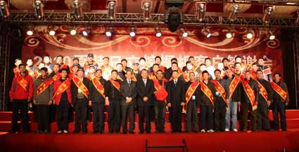 1671001587724310.jpg 006-购机客户合影.jpg